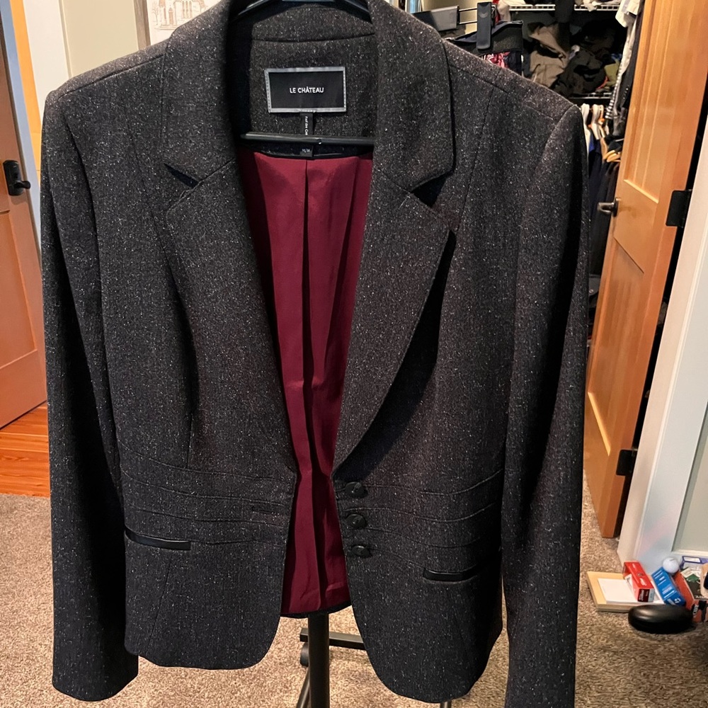 Le chateau blazer size medium
